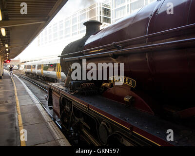 London Victoria Station: The Golden Age of Steam, LMS Jubilee Klasse 5699 Galatea August 2016 Stockfoto