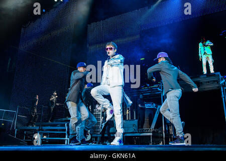 Mailand Italien. 9. April 2011. Kanadische Sänger JUSTIN BIEBER live auf der Bühne im Mediolanum Forum während führt der "My World Tour Stockfoto