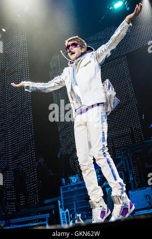 Mailand Italien. 9. April 2011. Kanadische Sänger JUSTIN BIEBER live auf der Bühne im Mediolanum Forum während führt der "My World Tour Stockfoto