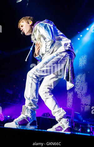 Mailand Italien. 9. April 2011. Kanadische Sänger JUSTIN BIEBER live auf der Bühne im Mediolanum Forum während führt der "My World Tour Stockfoto