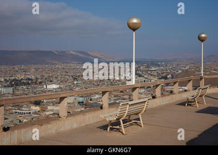 Blick über die Küste Stadt Arica im Norden Chiles von Morro de Arica Stockfoto