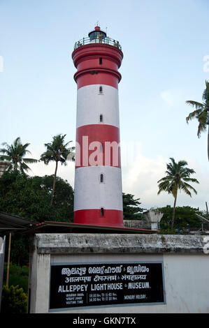 Das Bild der Leuchtturm am Strand in Allaepy, Kerala, Indien Stockfoto