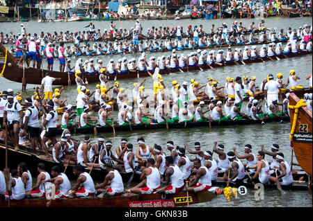 Das Bild der Schlange Boote im Nehru Regatta Tag, Allaepy, Punnamda See, Kerala Indien Stockfoto