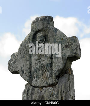 Das kleine Kreuz in Oronsay Priory dieser Stein Keltenkreuz stammt wahrscheinlich aus dem vor 1500. Insel Oronsay, Inneren Hebriden, Stockfoto