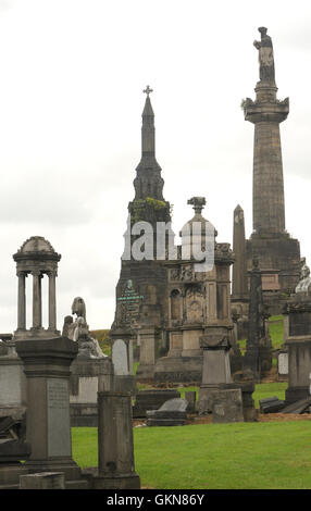 Denkmäler in Glasgow Necropolis. Die Nekropole ist ein viktorianischer Friedhof in der Nähe von St. Mungo Kathedrale. Stockfoto