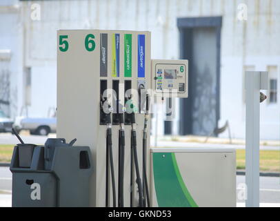 Zapfsäulen an einer BP Tankstelle in Melbourne Australien Stockfoto