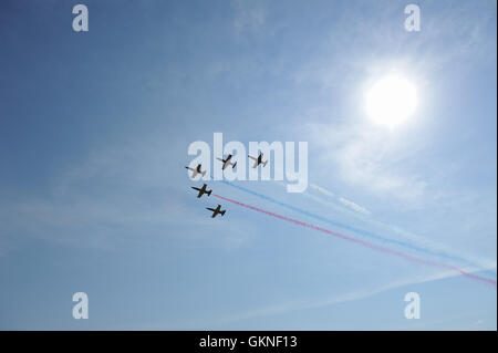 SYKTYVKAR, Deutschland - 21. August 2016: Kunstflugstaffel "Rus" auf aero l-39 in der Luft zeigen kleine und mittlere Luftfahrt in der Komi-R Stockfoto