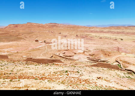 Blauer Himmel über Atlas, Marokko Stockfoto