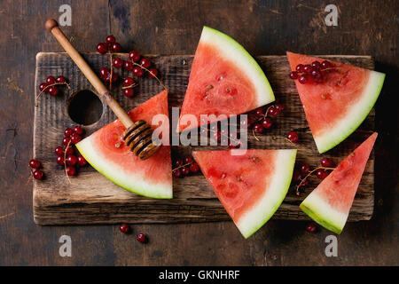 Wassermelone mit roten Johannisbeeren Stockfoto