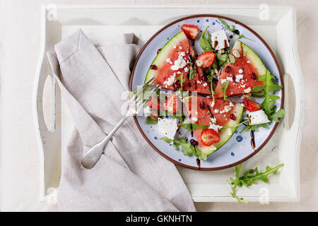 Salat mit Wassermelone und Erdbeere Stockfoto