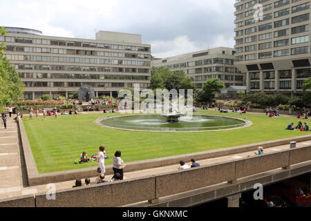 St Thomas' Hospital Gärten auf Albert Embankment, London, England, UK. Stockfoto