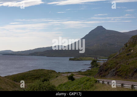 Loch Assynt Assynt, mit Quinag im Hintergrund Sutherland Schottland Stockfoto