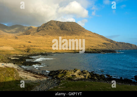 Ruinsival in den Rum Cuillin Hills über Harris Bay, UK, Schottland, Isle of Rum. Stockfoto