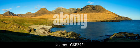 Der Rum Cuillin Hills über Harris Bay, UK, Schottland, Isle of Rum. Stockfoto