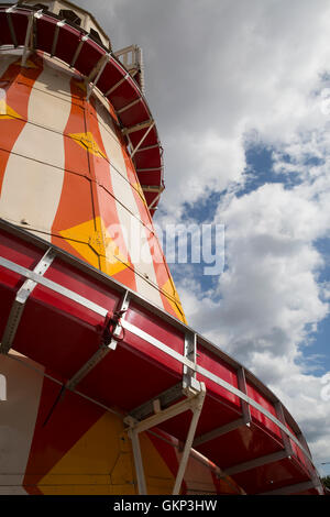 Greenwich, London, UK. 21. August 2016, Familien genießen die Helter Skelter neben der Cutty Sark in Greenwic Credit: Keith Larby/Alamy Live News Stockfoto