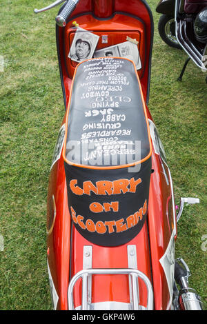 Whitby, North Yorkshire, England, UK, 21. August 2016. Wetter: Weiter unter dem Motto Lambretta Roller bei Roller-Rallye bei Whitby Regatta an einem herrlichen Sonntag an der Küste von North Yorkshire Stockfoto