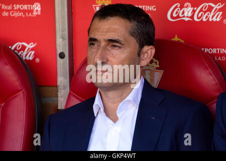 Gijón, Spanien. 21. August 2016. Ernesto Valverde (Trainer, Athletic Club) während das Spiel der ersten Runde der Saison 2016/2017 der spanischen Liga "La Liga" zwischen Real Sporting de Gijon und Athletic Club Bilbao Molinón Stadion am 21. August 2016 in Gijon, Spanien. Bildnachweis: David Gato/Alamy Live-Nachrichten Stockfoto