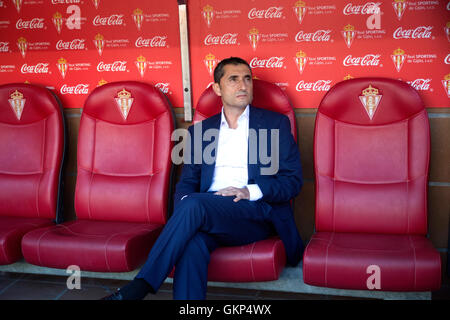 Gijón, Spanien. 21. August 2016. Ernesto Valverde (Trainer, Athletic Club) während das Spiel der ersten Runde der Saison 2016/2017 der spanischen Liga "La Liga" zwischen Real Sporting de Gijon und Athletic Club Bilbao Molinón Stadion am 21. August 2016 in Gijon, Spanien. Bildnachweis: David Gato/Alamy Live-Nachrichten Stockfoto