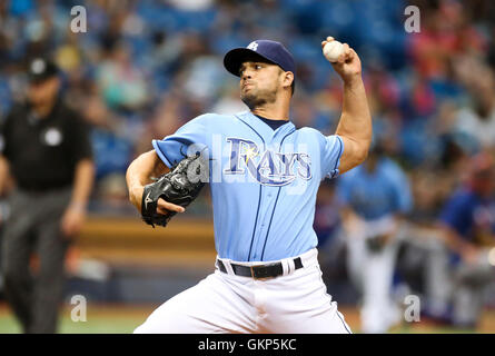 St. Petersburg, Florida, USA. 21. August 2016. WILL VRAGOVIC | Times.Tampa Bay Strahlen Entlastung Krug Xavier Cedeno (31) werfen im siebten Inning des Spiels zwischen den Texas Rangers und den Tampa Bay Rays im Tropicana Field in St. Petersburg, Florida am Sonntag, 21. August 2016. Die Tampa Bay Rays schlagen die Texas Rangers 8-4. © Willen Vragovic/Tampa Bay Times / ZUMA Draht/Alamy Live News Stockfoto