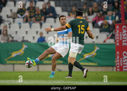 Nelspruit, Südafrika. 20. August 2016. Die South African Rugby-Nationalmannschaft gegen die Pumas im Mbombela-Stadion. Johan Goosen und Joaquin Tuculet Stockfoto