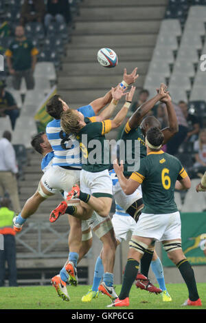 Nelspruit, Südafrika. 20. August 2016. Die South African Rugby-Nationalmannschaft gegen die Pumas im Mbombela-Stadion. Lockere Kugel. Stockfoto