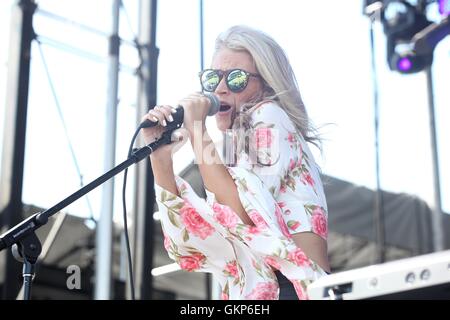 WANTAGH, NY - 21 AUGUST: Brooke Eden Handball live auf der Billboard Hot 100 Musikfestival 2016 bei Nikon am Jones Beach Theater auf 21. August 2016 in Wantagh, New York. Bildnachweis: Diego Corredor/Medien Punch Credit: MediaPunch Inc/Alamy Live-Nachrichten Stockfoto