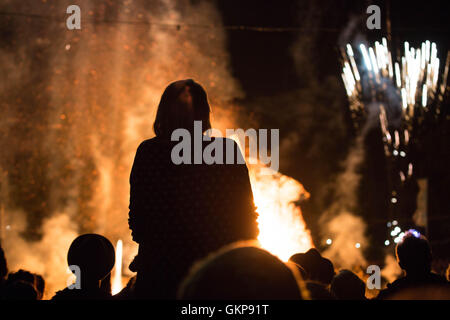 Brecon, Wales, UK, 21. August 2016. Der letzte Tag der grüne Mann Festival 2016 auf dem Glanusk Anwesen in Brecon, Wales. Im Bild: Das Festival endet wie immer mit der zeremoniellen Verbrennung der Korbweide Green man Bild: Rob Watkins/Alamy Live News Stockfoto