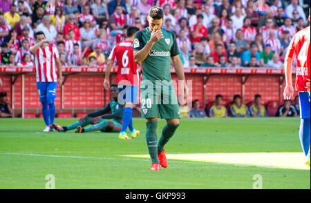 Gijón, Spanien. 21. August 2016. Aritz Aduriz (Forward, Athletic Club) während das Spiel der ersten Runde der Saison 2016/2017 der spanischen Liga "La Liga" zwischen Real Sporting de Gijon und Athletic Club Bilbao Molinón Stadion am 21. August 2016 in Gijon, Spanien. Bildnachweis: David Gato/Alamy Live-Nachrichten Stockfoto