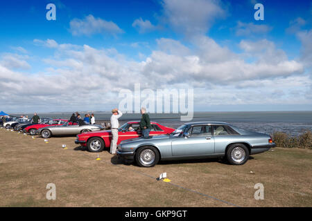 Oldtimer auf dem Display bei der Whitstable Classic Motor show auf Tankerton Pisten Whitstable Kent UK Credit: Martyn Goddard/Alamy Live News Stockfoto