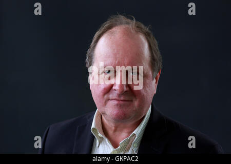 Edinburgh, UK. 22. August 2016. Edinburgh International Book Festival 10. Tag. Edinburgh International Book Festival findet statt in Charlotte Square Gardens. Edinburgh. Abgebildete James Naughtie. Pako Mera/Alamy Live-Nachrichten Stockfoto