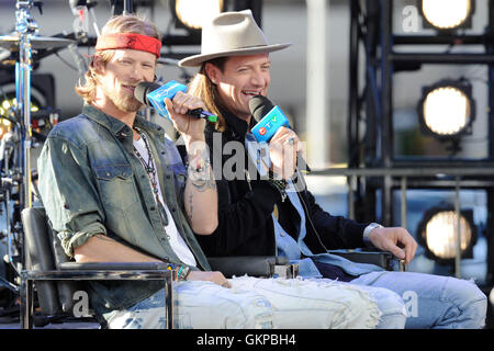 Toronto, Kanada. 22. August 2016. Country-Musik-Duo, Brian Kelley und Tyler Hubbard von Florida Georgia Line Performancing bei der Premiere von CTV ihr morgen. Bildnachweis: EXImages/Alamy Live-Nachrichten Stockfoto