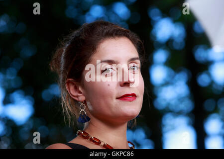 Edinburgh, UK. 22. August 2016. Edinburgh International Book Festival 9. Tag. Edinburgh International Book Festival findet statt in Charlotte Square Gardens. Edinburgh. Abgebildete Jessie Burton. Pako Mera/Alamy Live-Nachrichten Stockfoto