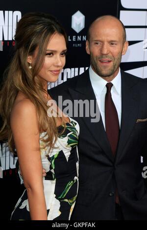 Los Angeles, CA, USA. 22. August 2016. Jessica Alba, Jason Statham im Ankunftsbereich für Mechaniker: Auferstehung Premiere, Arclight Kinos Hollywood, Los Angeles, CA 22. August 2016. Bildnachweis: Priscilla Grant/Everett Collection/Alamy Live-Nachrichten Stockfoto
