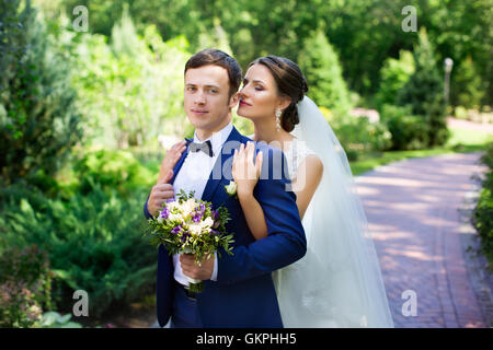 Lustige paar auf e-Sitzung. Vorbereitung für die Hochzeit Potography. Stockfoto