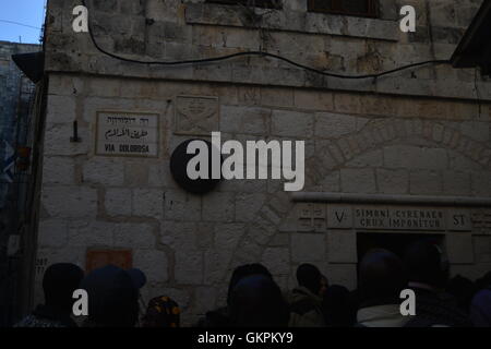 Die Via Dolorosa (lateinisch: "Weg der Trauer," 'Weg des Elends","Weg des Leidens"oder einfach" schmerzhafte Art und Weise, Jerusalem, Israel Stockfoto