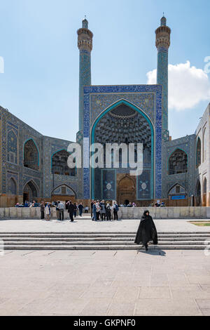 Shah Moschee, auch bekannt als Imam-Moschee, nach der islamischen Revolution von 1979 im Iran und in Jaame umbenannt "Abbasi Moschee ist eine Moschee in Isfahan, Iran, stehend in der Südseite des Naghsh-e Jahan Quadrat. Erbaut während der Safavid Periode, geordnet nach dem ersten Shah Abbas von Persien. Die Moschee wurde im Laufe der Jahre auch Jameh Moschee von Isfahan genannt. Stockfoto