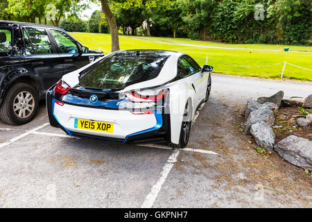 BMW i8 Sportwagen-Plug-in Hybrid-Sportwagen von BMW Fahrzeug entwickelte geparkt Supersportwagen elektrische Kraftstoff Wirtschaft Konzept Vision UK Stockfoto