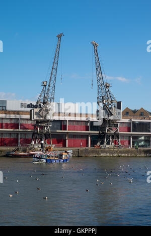 M vergossen in Bristol Docks, England Stockfoto