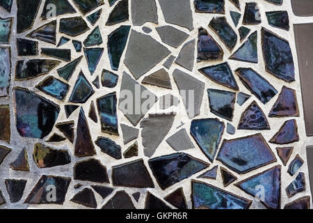 Dunkle Mosaik Fliesen Wand, abstrakte Textur oder Hintergrund. Stockfoto