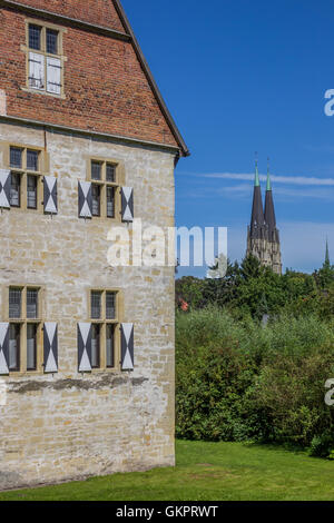 Historische Kolvenburg und Kirchtürme von Billerbeck, Deutschland Stockfoto