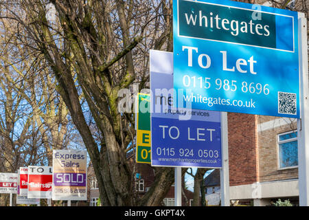 Lassen Sie Schilder und andere Eigenschaft-Vorstände, Nottingham, England, UK Stockfoto