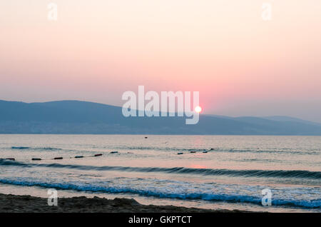Sonnenaufgang am Strand Stockfoto