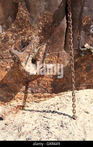 Detail eines verrosteten Schiffs verankert in den Sand in der Nähe von Moynaq, Usbekistan. Stockfoto