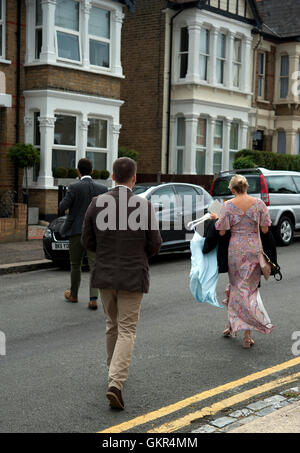 Eine Hochzeit zu gehen, Leigh-on-Sea, Essex, England, Vereinigtes Königreich Stockfoto