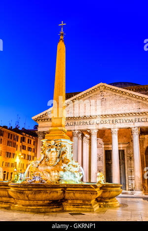Rom, Italien. Pantheon, antike Architektur des römischen Reiches, Twilight View, italienische Kulturerbe. Stockfoto