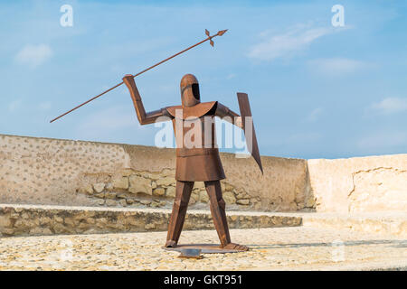 Metall-Skulptur des Kriegers in die Burg Santa Bárbara Stockfoto