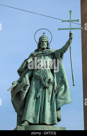 König Stephan i. von Ungarn. Statue von ungarischen Bildhauer György Zala auf dem Millennium-Denkmal in der Heldenplatz in Budapest, Ungarn. Stockfoto