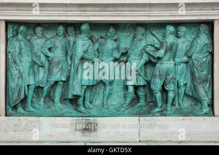 Gabriel Bethlen schließt einen Vertrag mit Böhmen im Jahre 1620. Bronzerelief von ungarischen Bildhauer Istvan Szabo auf dem Millennium-Denkmal in der Heldenplatz in Budapest, Ungarn. Stockfoto