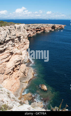 Fomentera, Balearen: die Felsen der Punta Prima am östlichen Kap der Insel Stockfoto