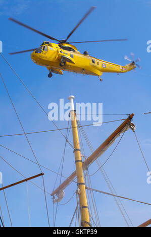 Luftbrücke für Unfallopfer, Westland Sea King HAR 3, Penrhyn Port, Bangor, Nordwales, Stockfoto